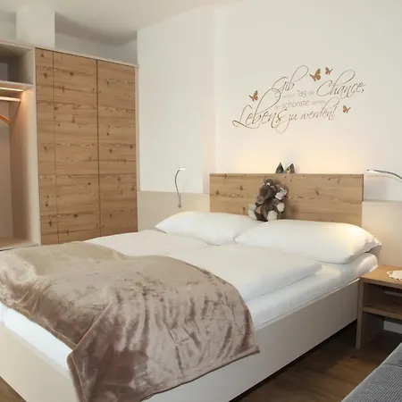 & Fruehstueckspension Raabtal Feldbach (Styria)