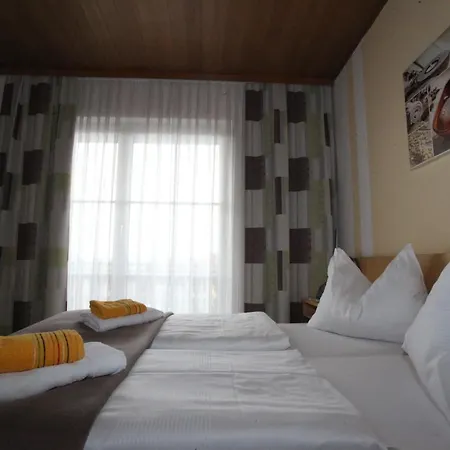 & Fruehstueckspension Raabtal Oda ve Kahvaltı