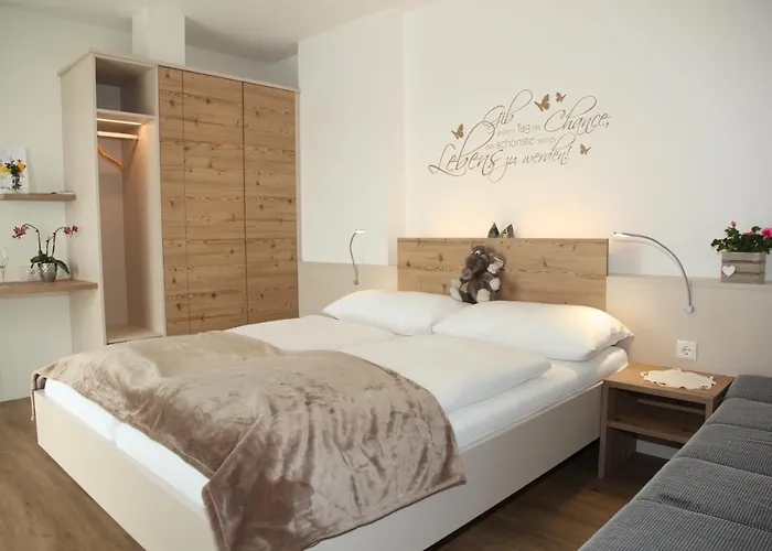 & Fruehstueckspension Raabtal Feldbach (Styria)