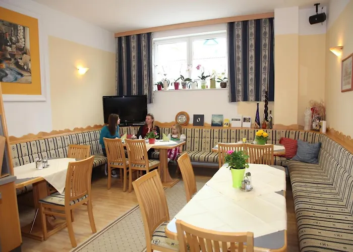 & Fruehstueckspension Raabtal 住宿加早餐酒店 3*