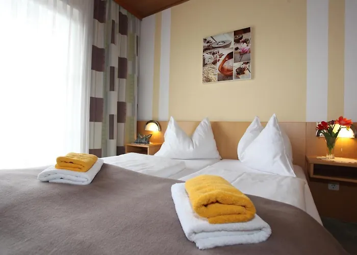 & Fruehstueckspension Raabtal Alojamento de Acomodação e Pequeno-almoço 3*