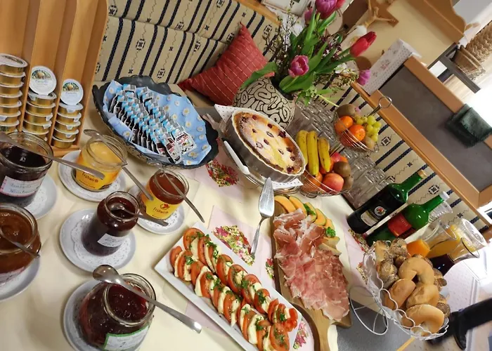 & Fruehstueckspension Raabtal Alojamento de Acomodação e Pequeno-almoço 3*