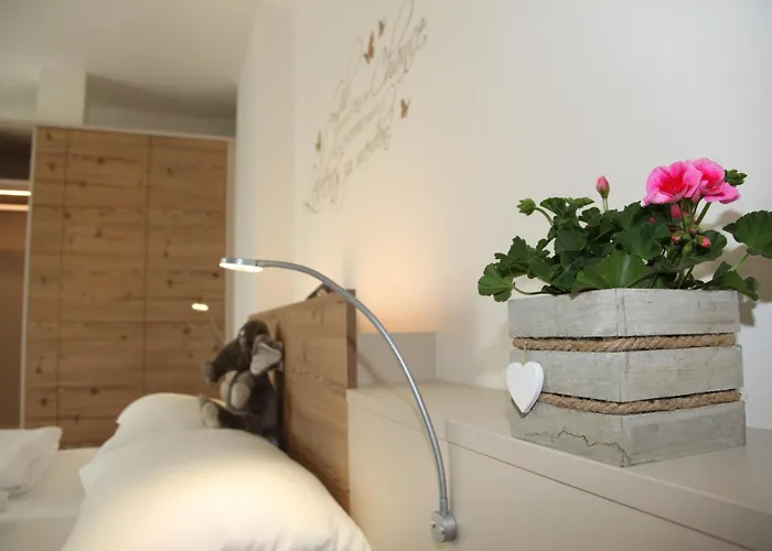 & Fruehstueckspension Raabtal Alojamento de Acomodação e Pequeno-almoço Feldbach (Styria)